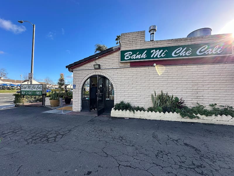 Banh Mi Che Cali Bakery