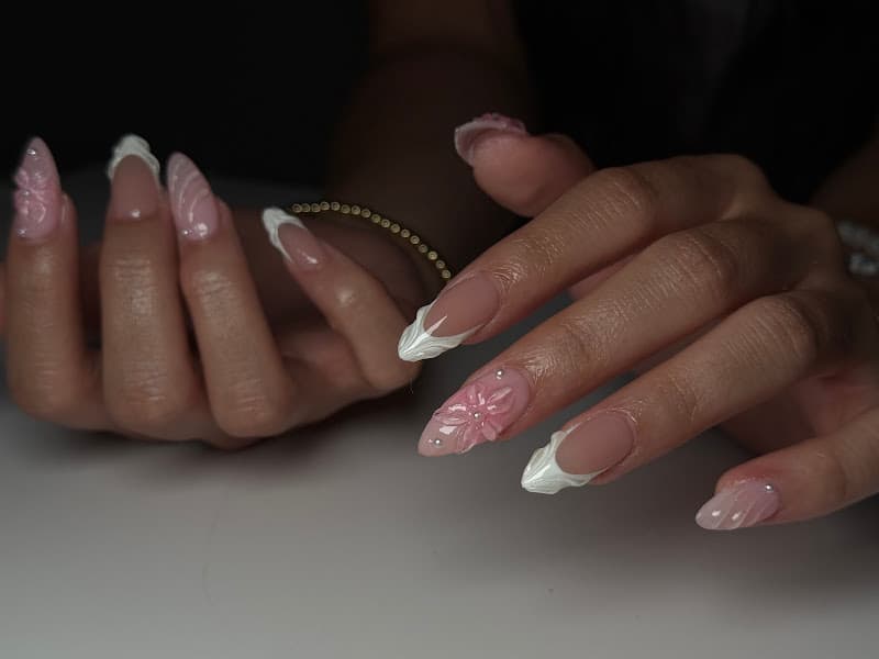 Executive Nails & Spa West University