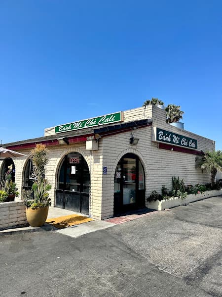 Banh Mi Che Cali