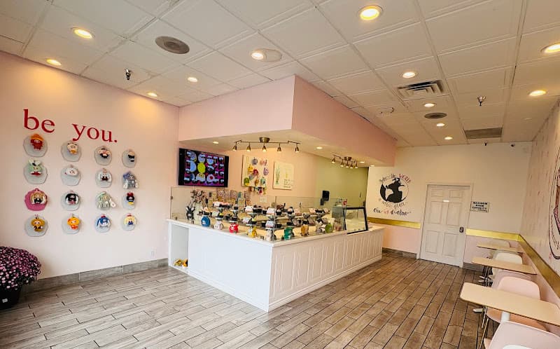 Smallcakes: Cupcakery & Creamery