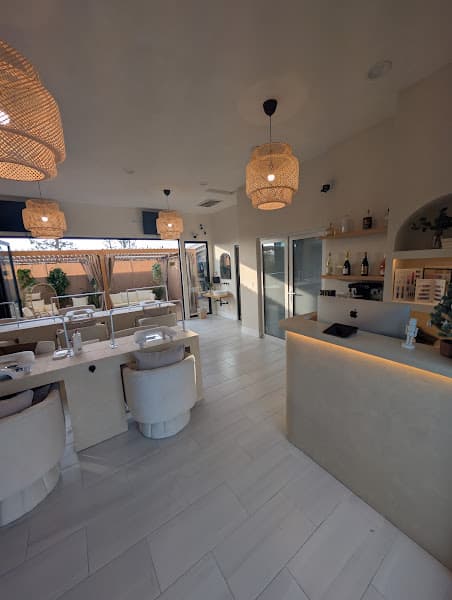 SECRETE NAIL BAR