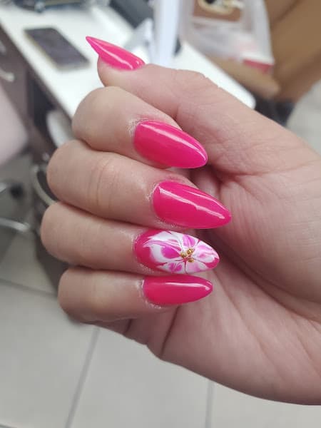 Styling Salon Hair & Nails