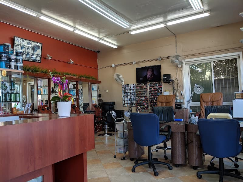 Tina's Beauty & Barber