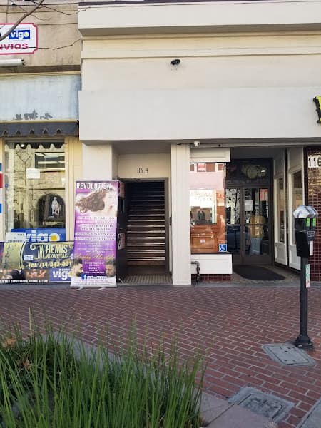 Revolution beauty Salon 4