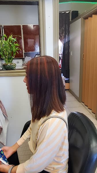 Glamorous II Hair & Nail 3
