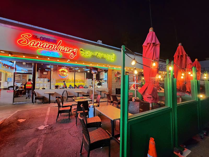 Sanamluang Cafe Hollywood