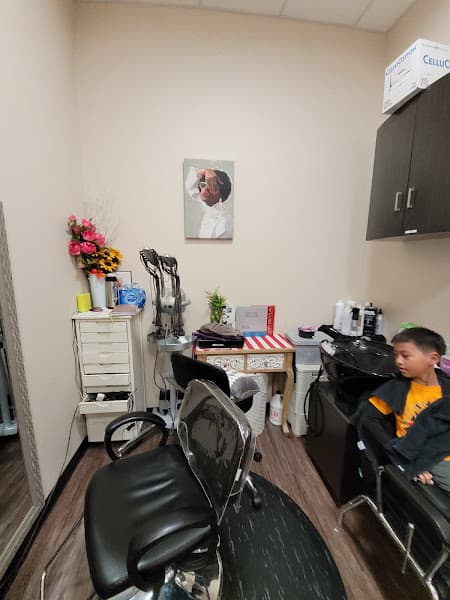 Apple Chen Hair Studio Cosmetologist