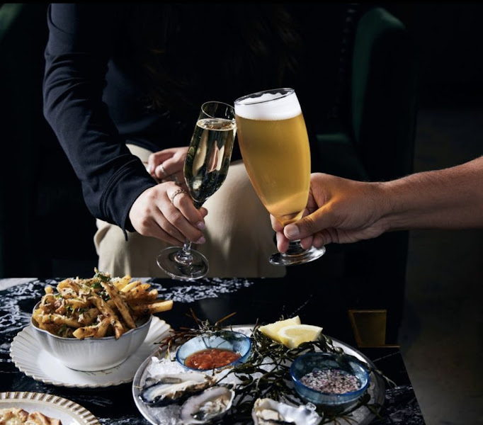 La Société Bar & Café 4