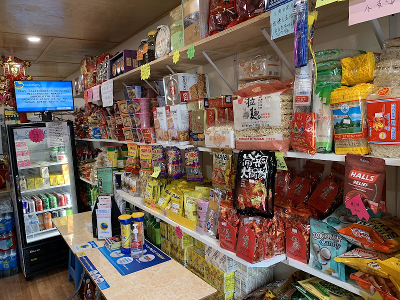 Wendy and Moon Grocery 3