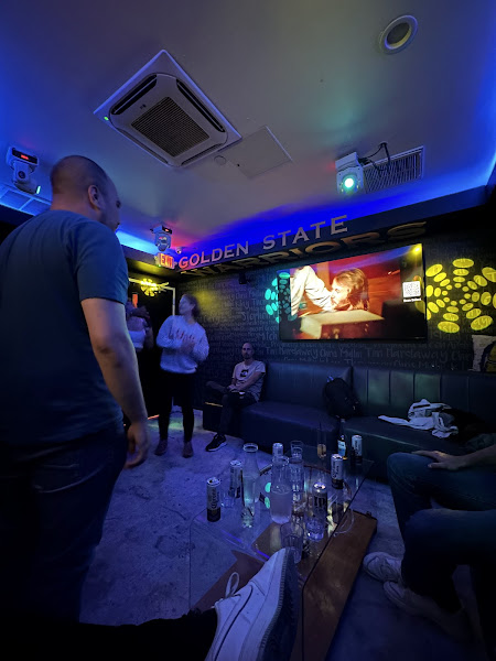 Pandora Karaoke & Bar 4