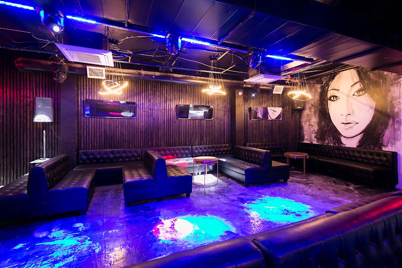 Pandora Karaoke & Bar 5