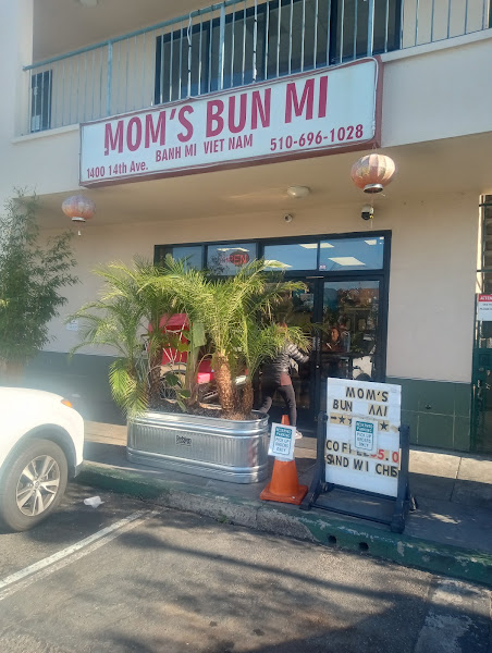 Mom's Pho & Banh Mi