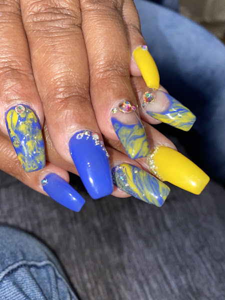 Ann & Amy Nails 3