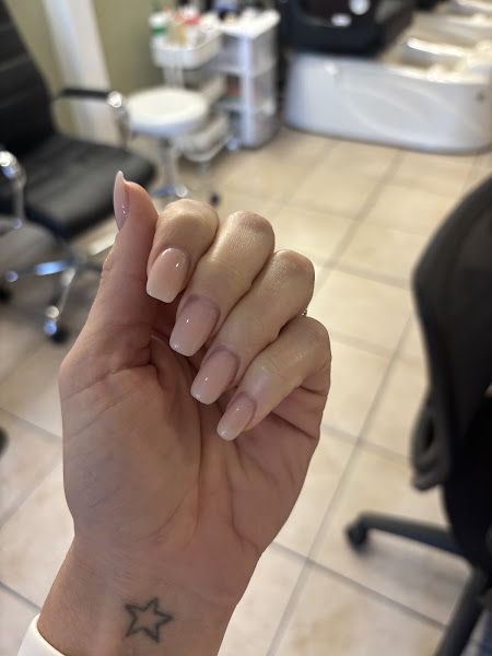 Queen Nails II 2