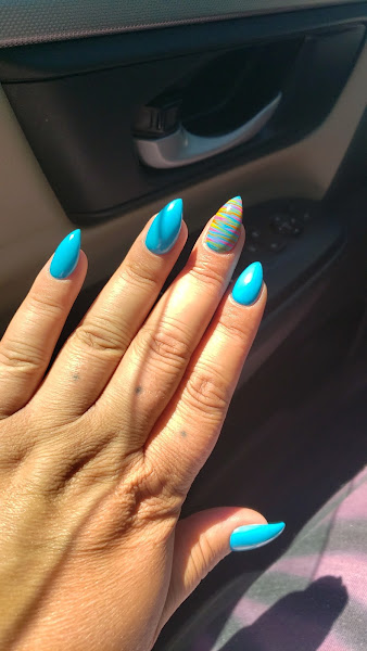 Queen Nails II 3