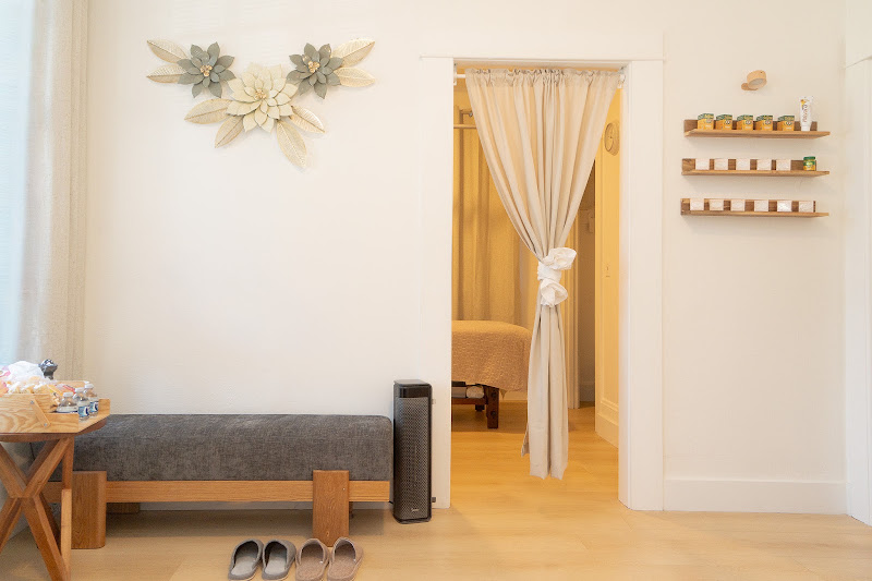 Rin Wellness & Spa Massage 4