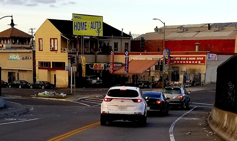Le's Auto Body & Engine Repair 3
