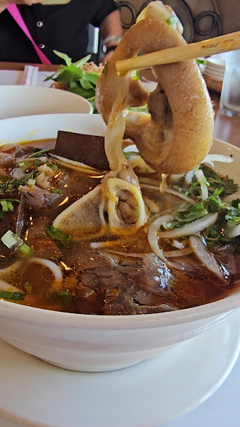 Huong Vy Restaurant 2