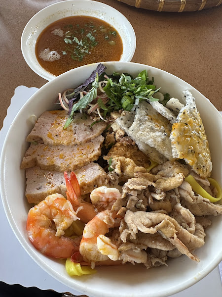 Huong Vy Restaurant 3