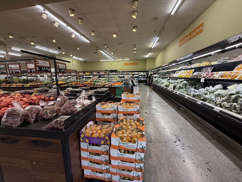 Marina Grocery 3
