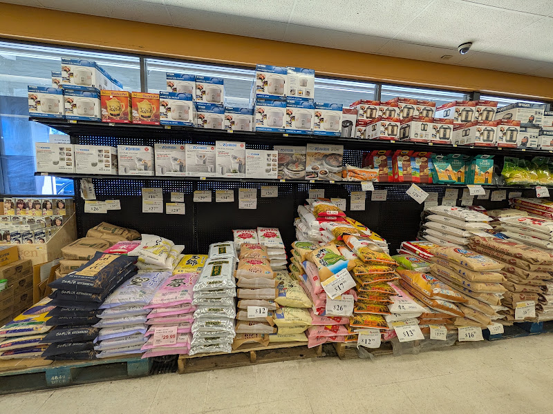 Marina Grocery 4