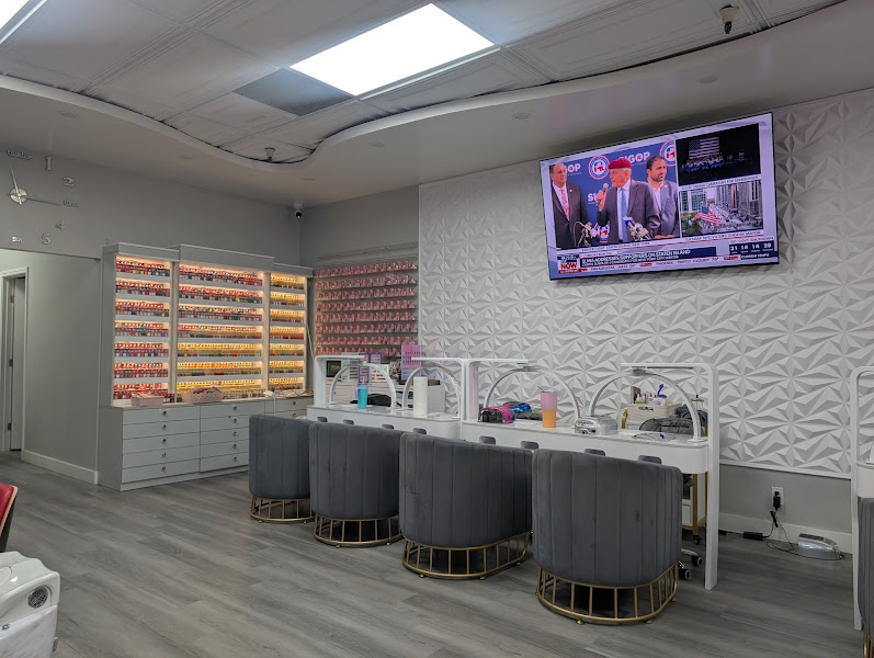 Luxe's Nails & Spa 3