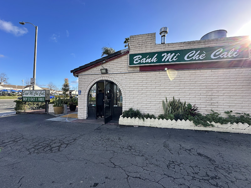 Banh Mi Che Cali Bakery