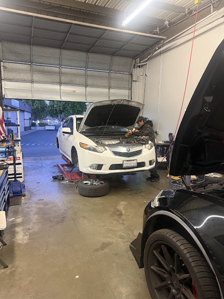 AutoGo Mechanics with Mobile service 2