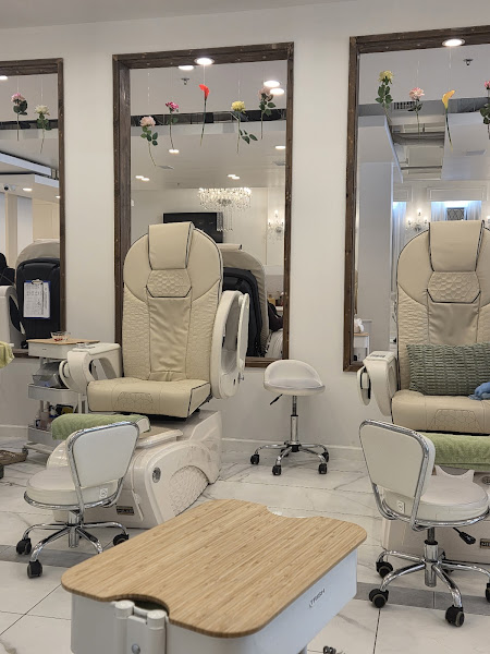 Executive Nails & Spa West University 3