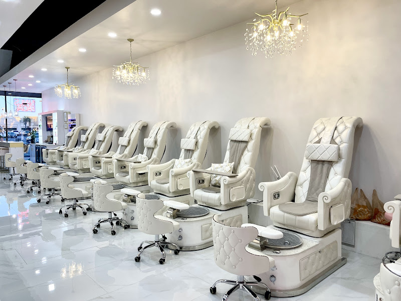 Le Bijou Nails and Spa (10% Off New Customers) 3