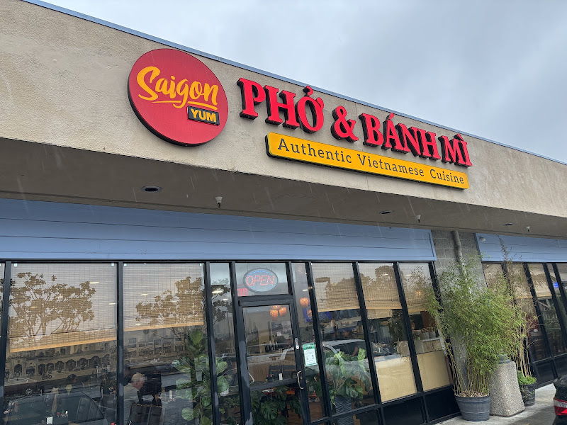 SAIGON YUM - Phở & Bánh Mì