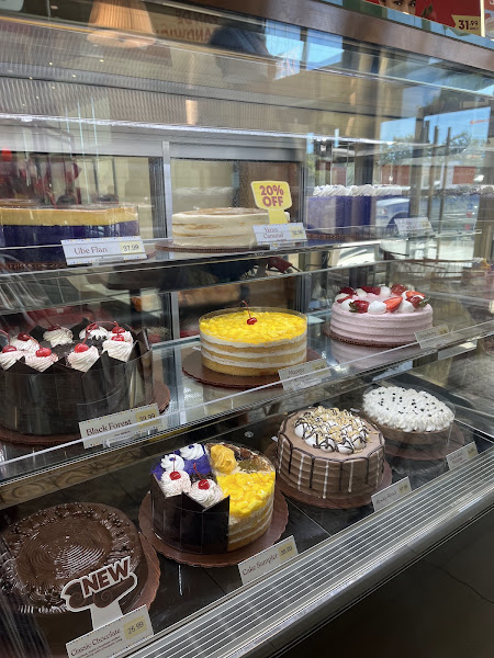 Red Ribbon Bakeshop 4