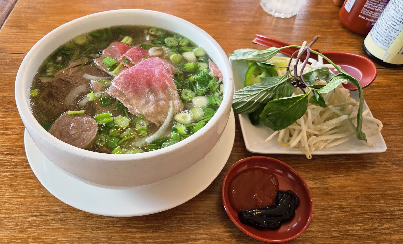 Le Pho Vietnamese Restaurant 4