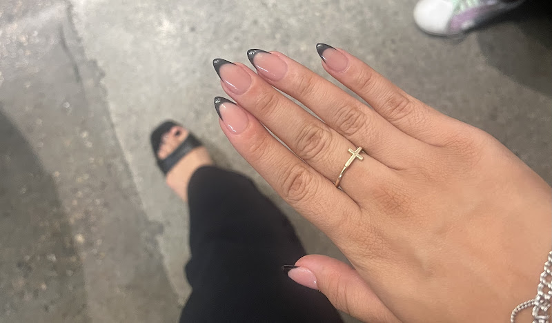 Lovely Nails and Spa 4