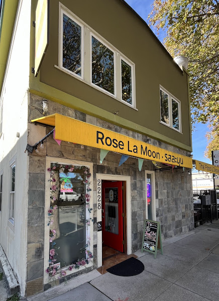 Rose La Moon Thai Food & Desserts 4
