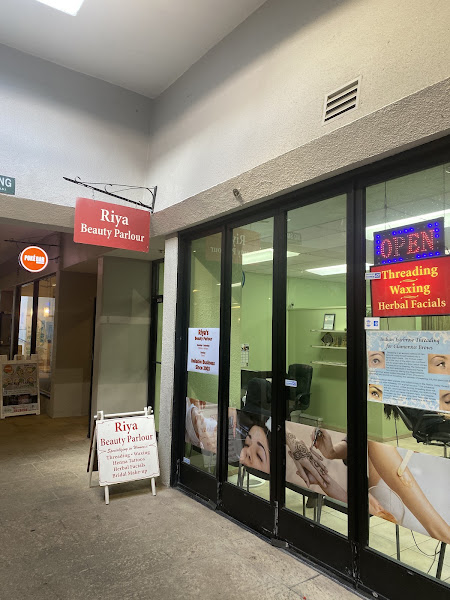 Riya Beauty Parlor