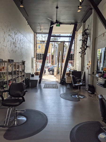 Lola Salon 3