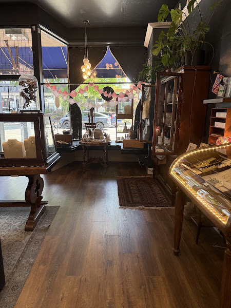 19 Hands Jewelry Boutique // custom jewelry // permanent jewelry 2