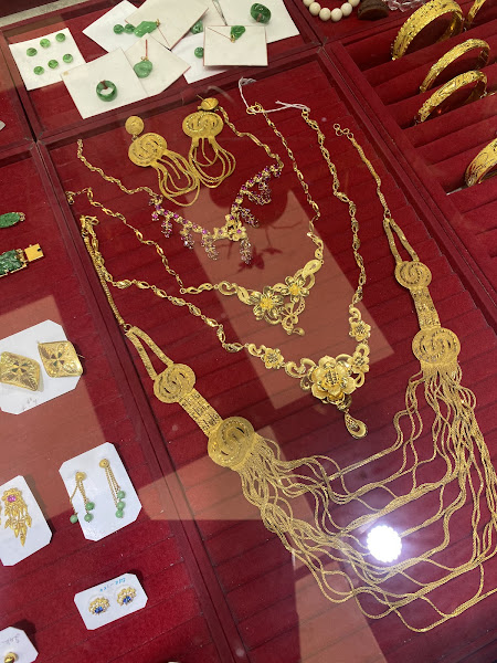 Phuong Jewelry Store 3