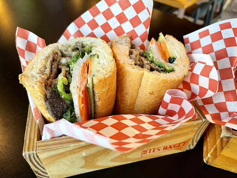 LES BA'GET Vietnamese Cafe 4