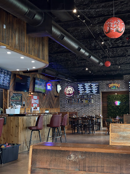 Hughie's Tavern & Grill 5