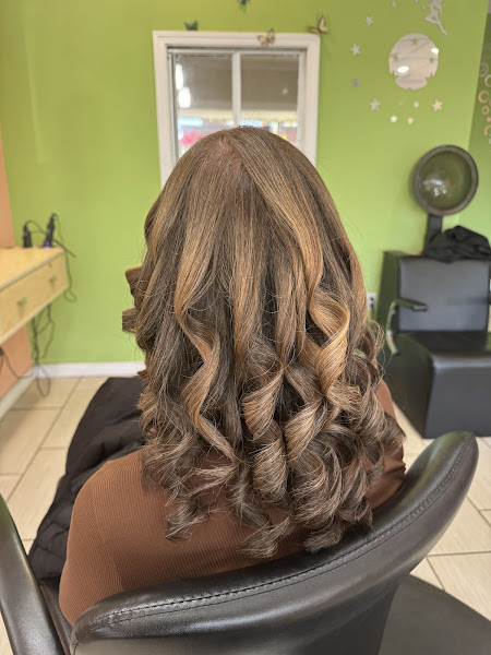 Stylist Hair Salon 3