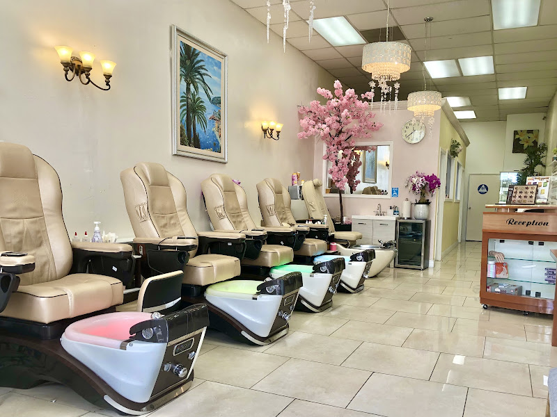 Lee's Nails - Spa & Wax Center 3
