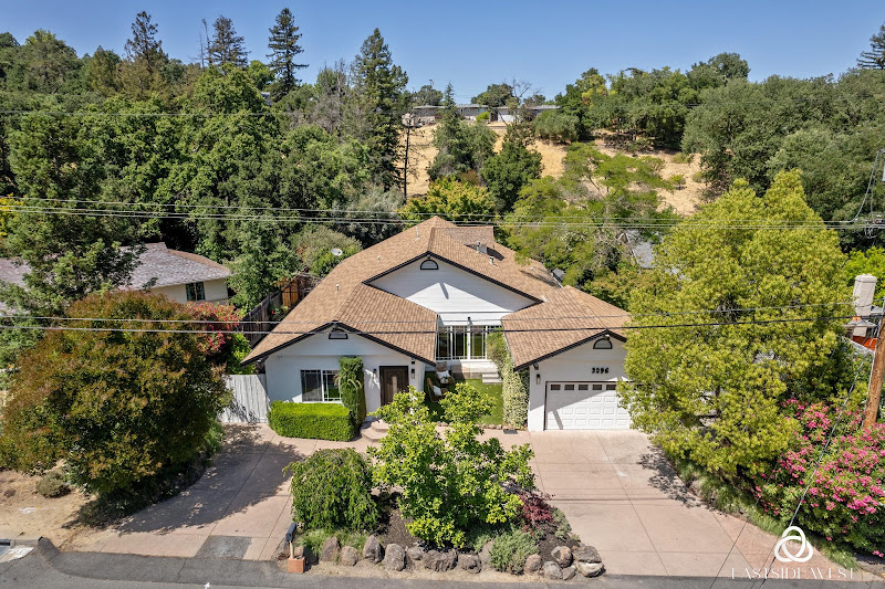 Eastside West ~ Becky Cusack, Broker 3