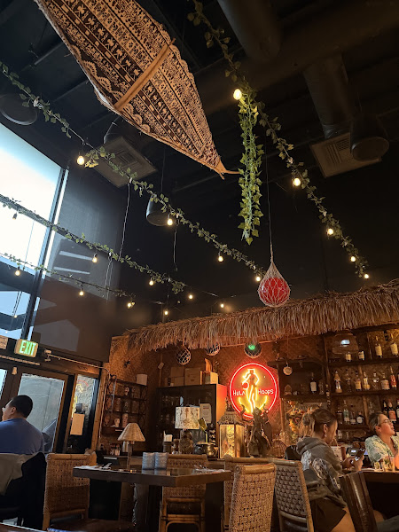 Hula Hoops Restaurant & Tiki Bar 3
