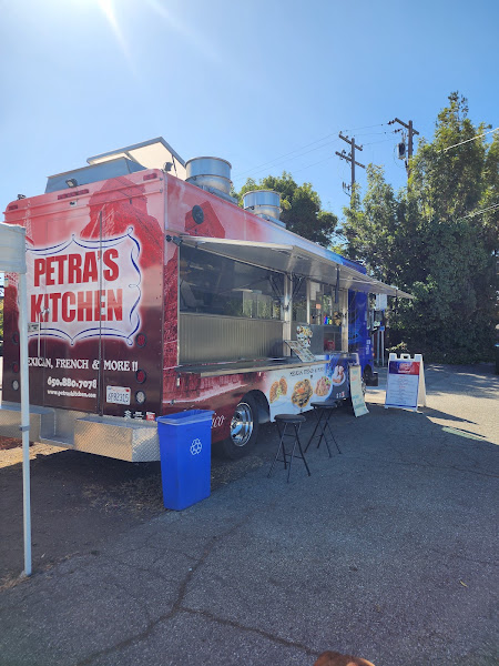 PETRA'S KITCHEN 3