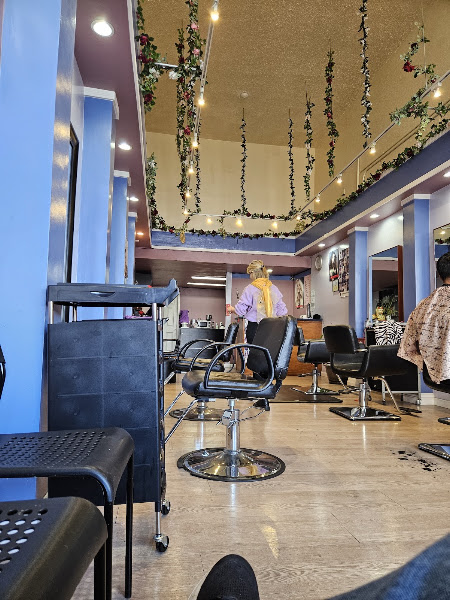 A & 8 Salon 2