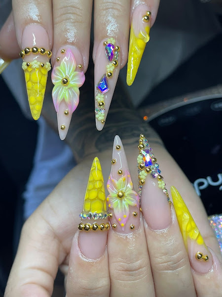 Q Nails & Lashes