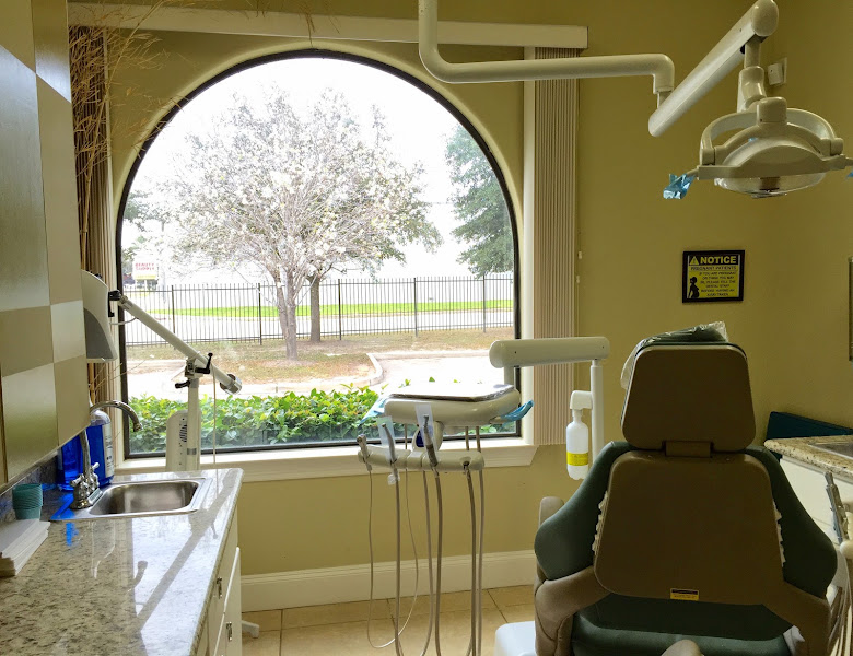 Huynh VI G DMD - Hollywood Dental