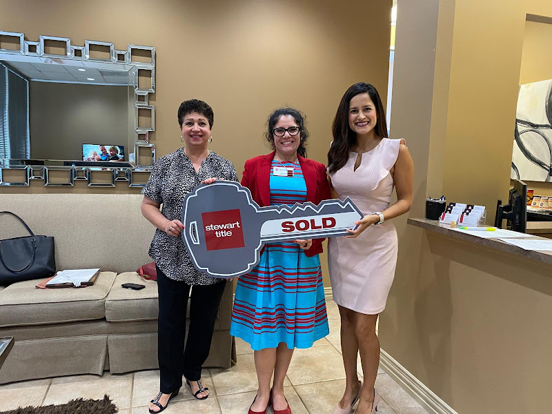 Angie Farish, Bilingual Real Estate Agent 4